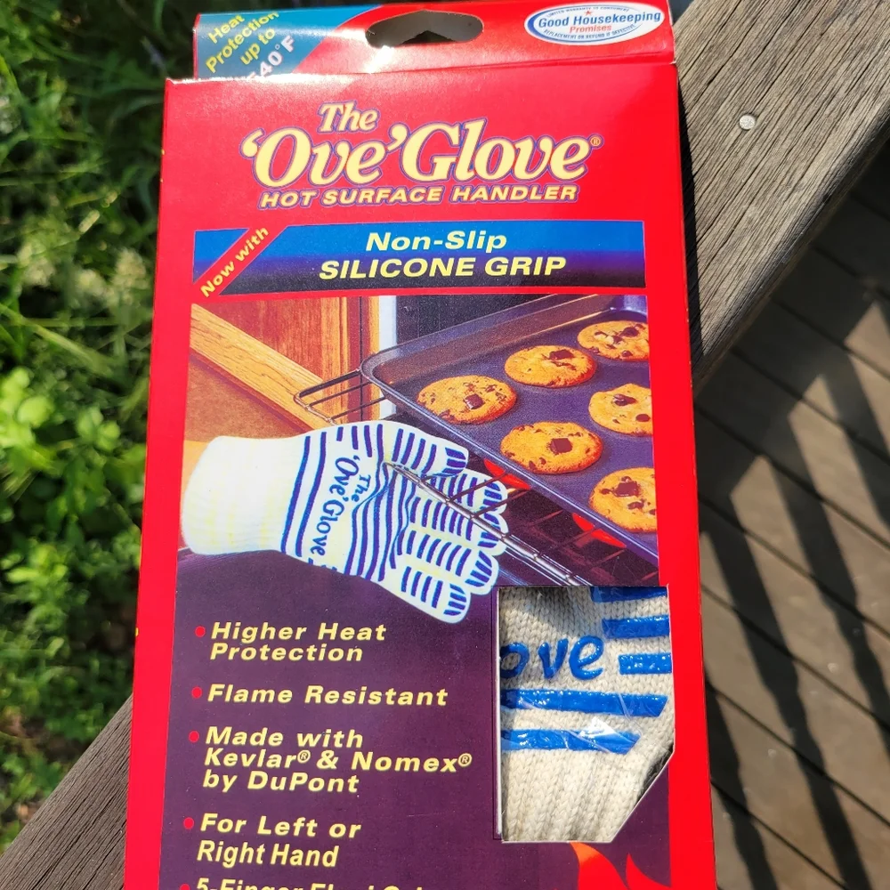 Heat-Resistant Kitchen Glove in Blue and Cream